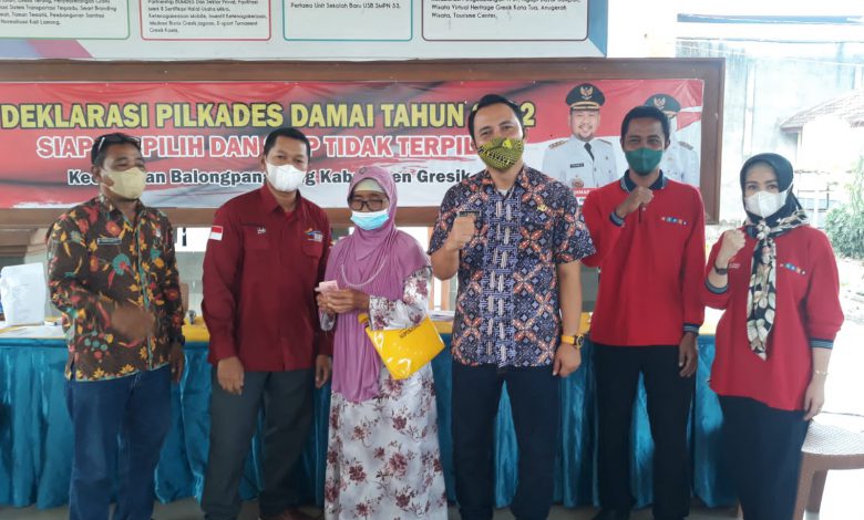 pkh-sekecamatan-balongpnggang-tersenyum-ceria-ketika-dapatkan-cairan-dana